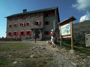 86 Sosta al Rif. Laghi Gemelli (1968 m.)